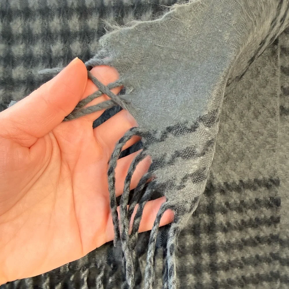 100% Cashmere Scarf Made in Scotland Gray Plaid Fringe